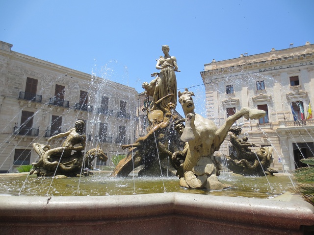 シラクーサの街歩き （２２景-17）　シチリア　イタリア　siracusa, Sicili