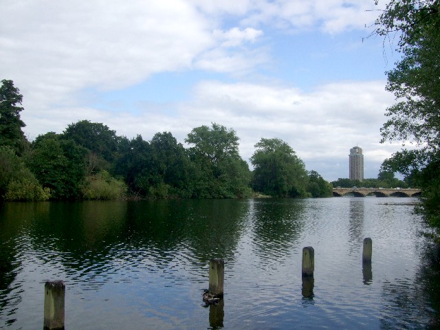 サーペンタイン湖　The Serpentine of Kensington Gardens　2009/06/20 Photo by Kohyuh