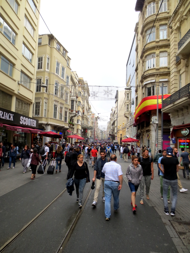 タクシム広場界隈街歩き 2　Taksim, Istanbul, Turkey　2015/06/05　Photo by Kohyuh