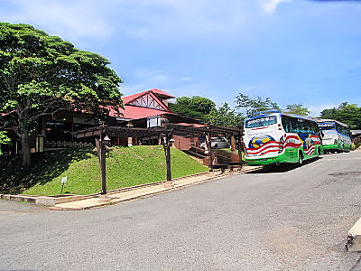 クアラ・テンベリン船着場の事務所　Kuala Tembeling Jetty, Malaysia　2010/06/06　Photo by Kohyuh