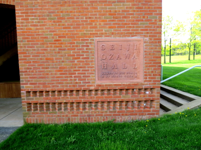 銘板　タングルウッド　小澤征爾ホール　Tanglewood, Seiji Ozawa Hall