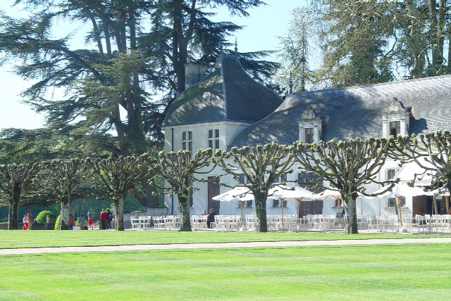 レストラン 「オランジュリ2」 Chenonceaux, France 2004/04/26 Photo by Kohyuh chenonceaux_house3