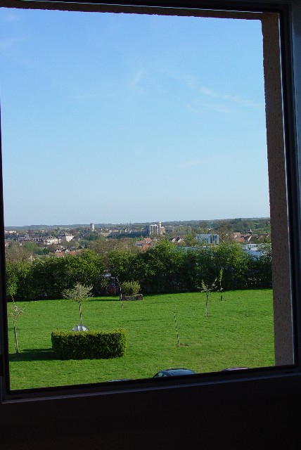 イビスの部屋からファーレーズの街を望む Falaise, France 2004/04/23 Photo by Kohyuh