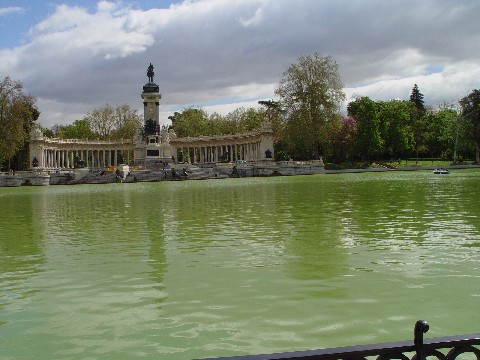 アルフォンソ12世像 レティーロ公園 Monumento a Alfonso, Spain 2005/04/19 Photo by Kohyuh monumento_a_alfonso