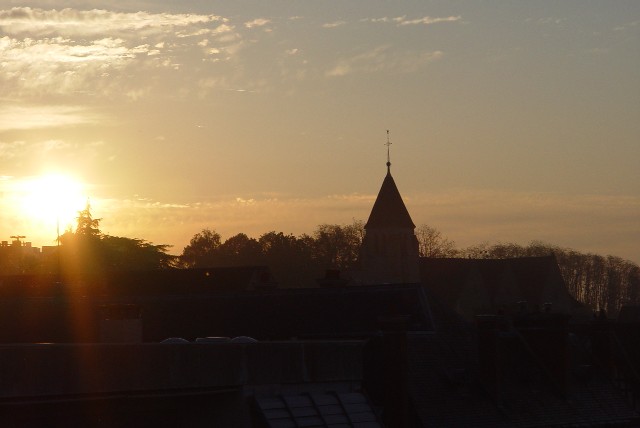 ヴィエルゾンのホテルからの眺め 「夜明け」 Vierzon, France 2004/04/27 Photo by Kohyuh vierzon_hotel_view2_1