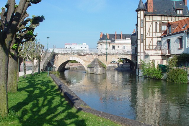 ヴィエルゾンの川の風景5 Vierzon, France 2004/04/26 Photo by Kohyuh vierzon_river5